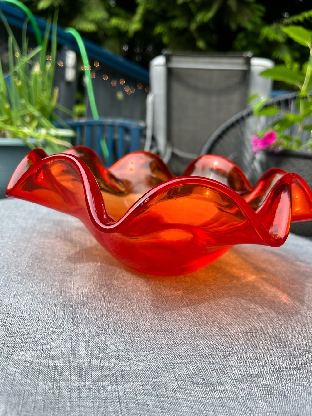 Vintage Amberina Red Orange Ruffled Art Glass Bowl MCM Centrepiece - Picture 2 of 16